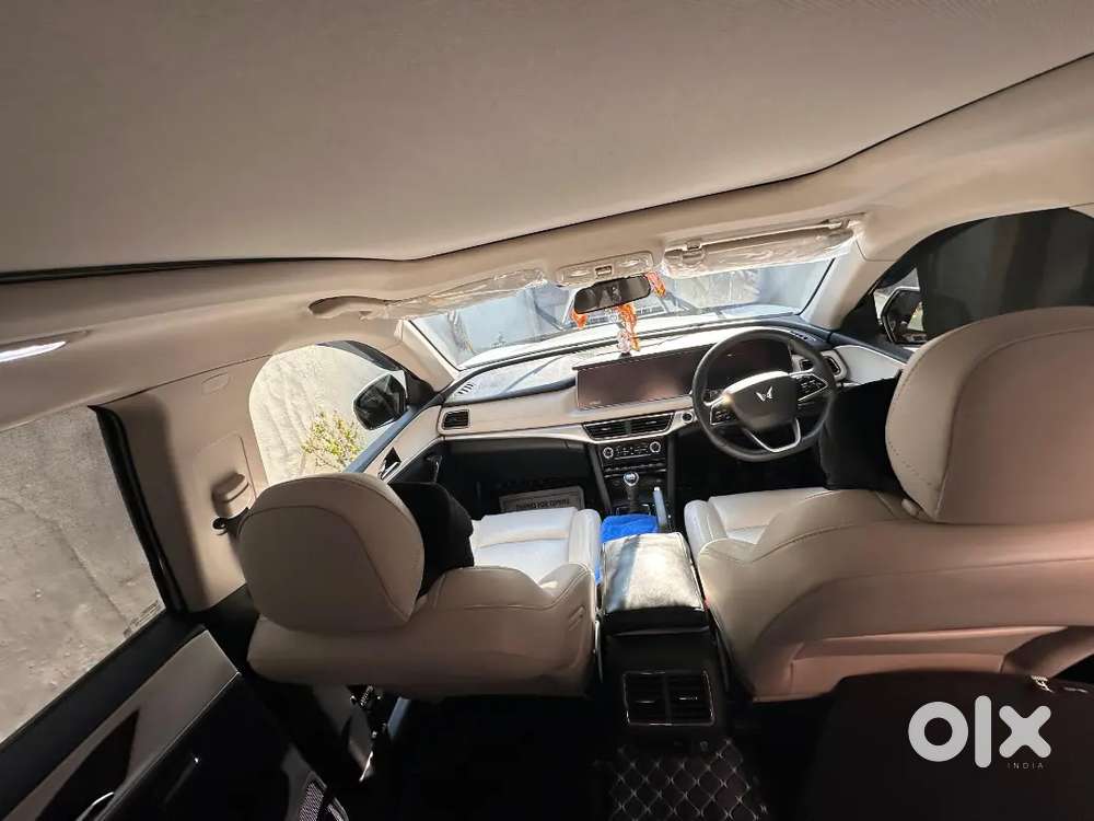 Mahindra Xuv700 2024 Diesel Well Maintained