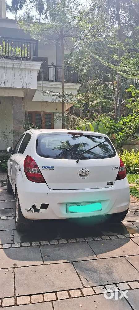 Hyundai I20 Asta Abs With Sunroof 2011