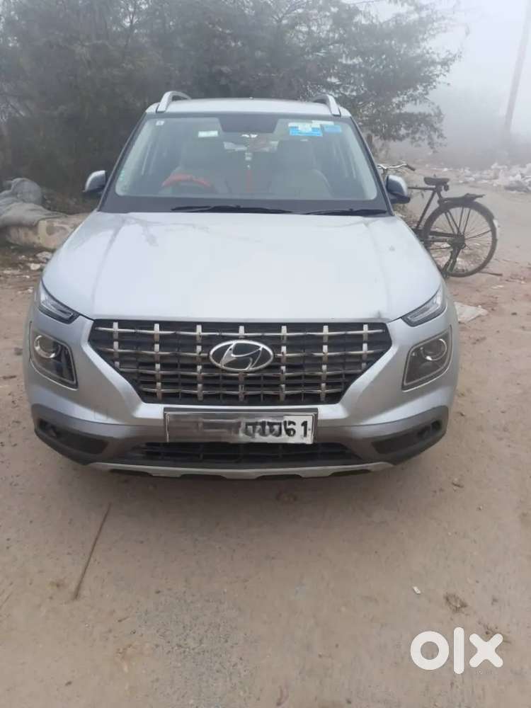 Hyundai Venue 2019 Petrol 65000 Km Driven