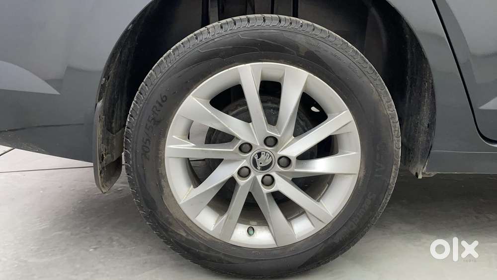 Skoda Slavia Ambition 1.0l Tsi At, 2024, Petrol