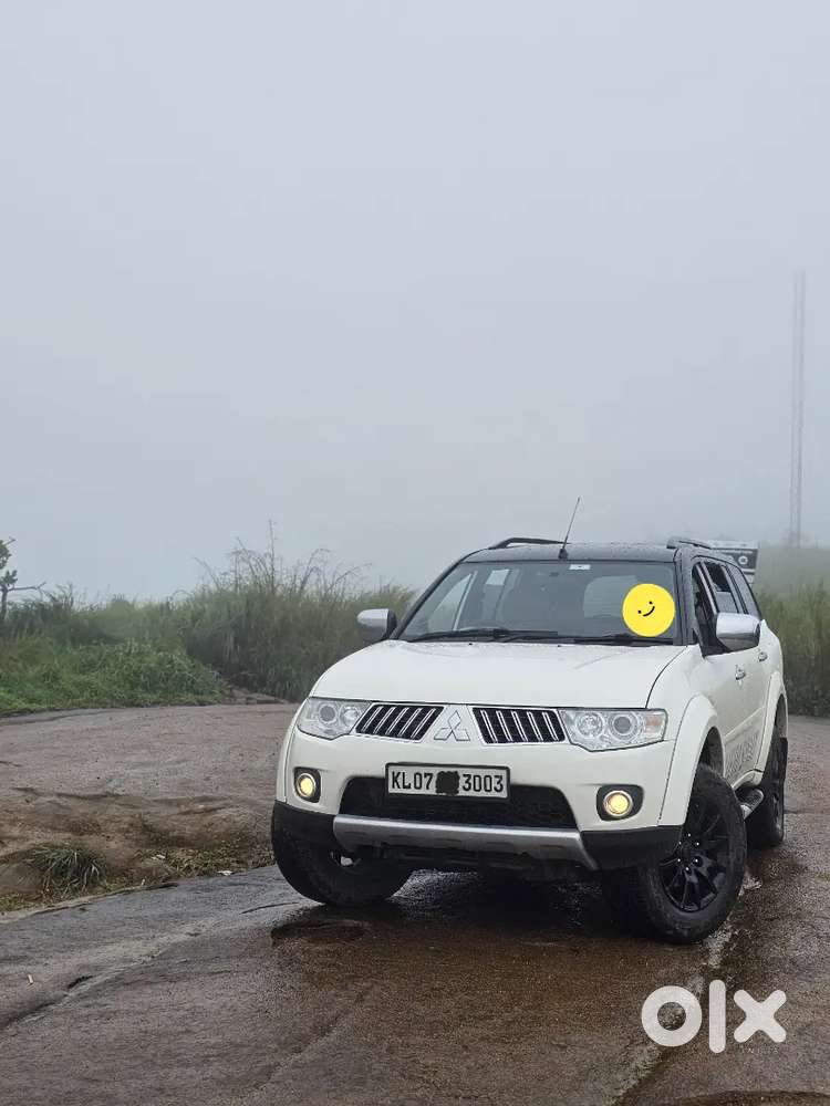 Mitsubishi Pajero Sport 2013 4*4 Manual