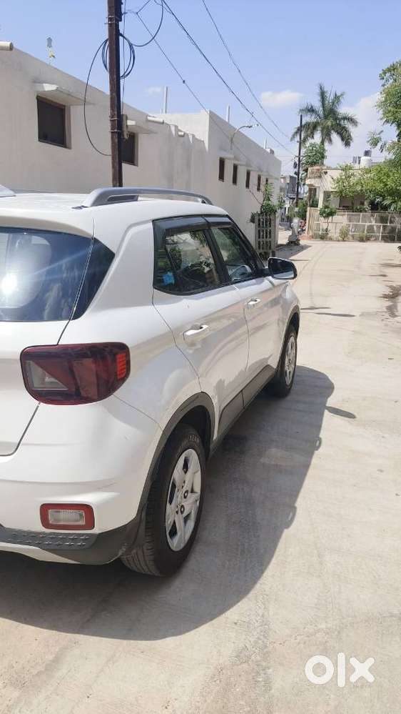 Hyundai Venue 1.2 S Plus, 2022, Petrol