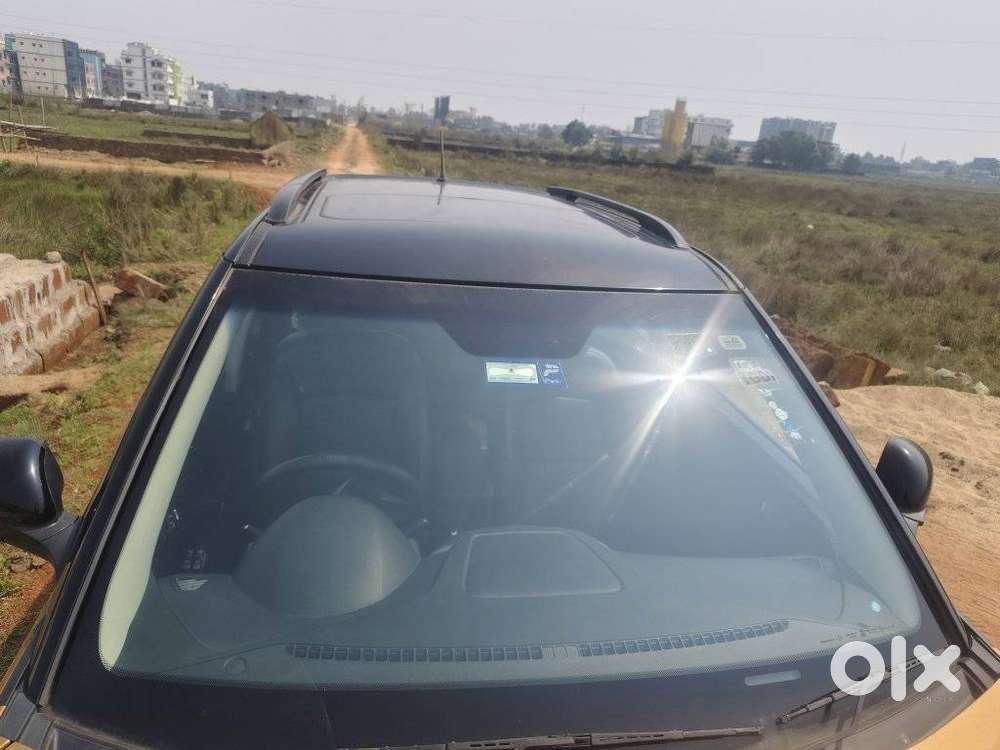 Mahindra Xuv300 W8 Option Dual Tone, 2022