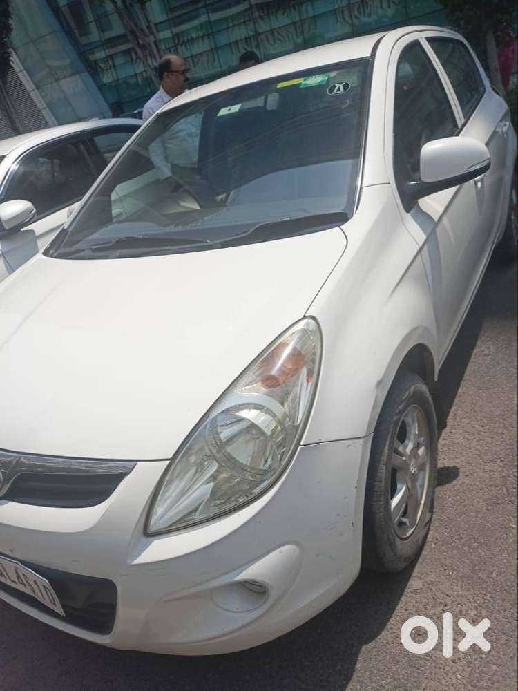 I20 Car White, Petrol, Sports For Sale