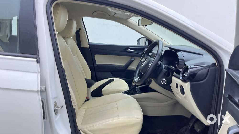 Skoda Slavia Ambition 1.0l Tsi At, 2022, Petrol