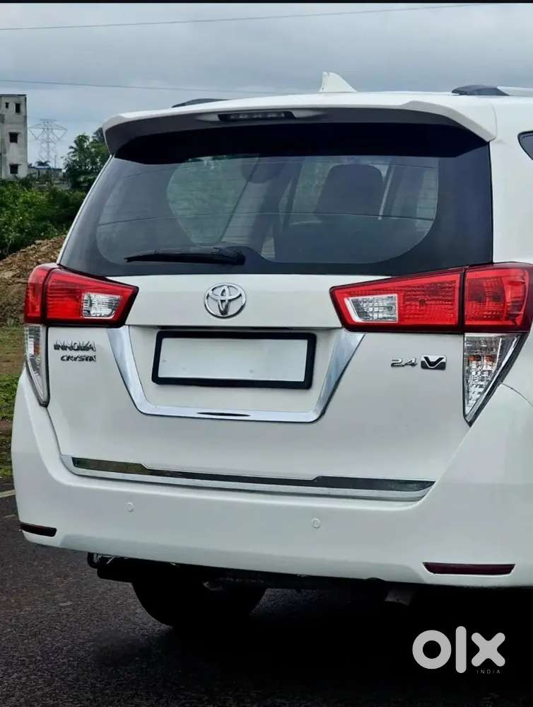 Toyota Innova Crysta 2.4 V 2016