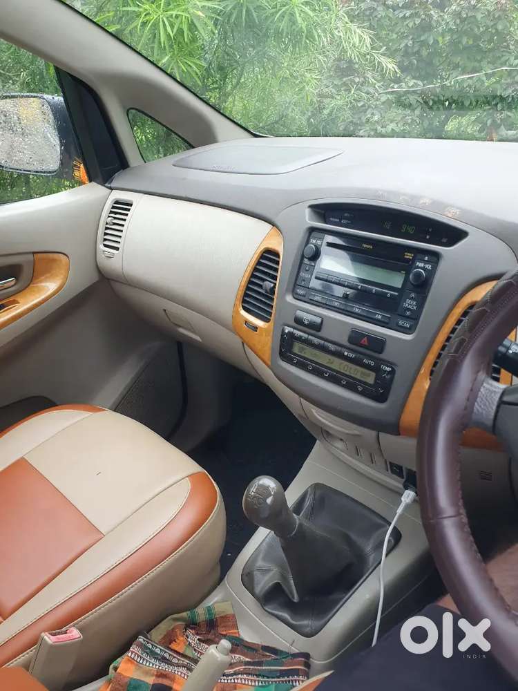 Toyota Innova 2.5 V 2010