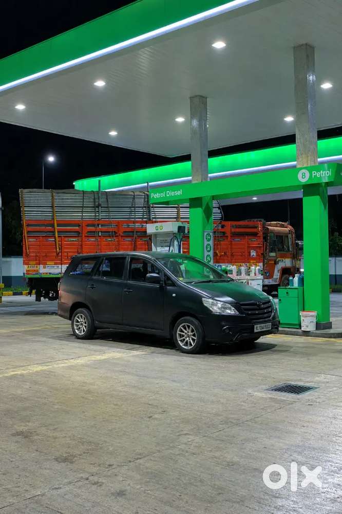 Mat Black Toyota Innova 2013model 2014 Registration Variant 4th Owner