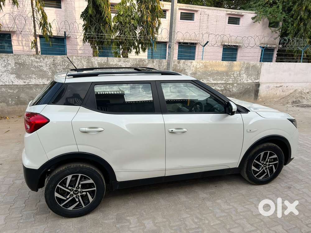 Xuv 300 W6 Amt (2023)