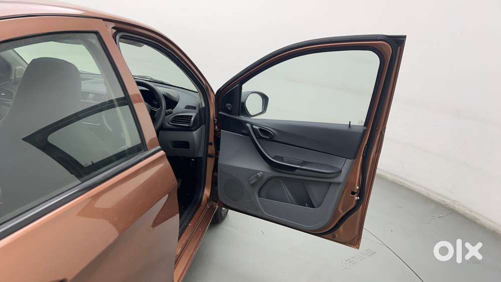 Tata Tigor Xe, 2017, Petrol