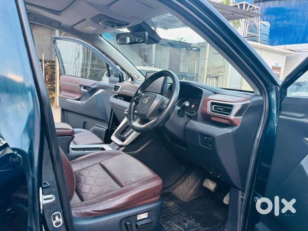 Toyota Innova Hycross 2.0 Zx (o) Hybrid 7 Str, 2023, Petrol