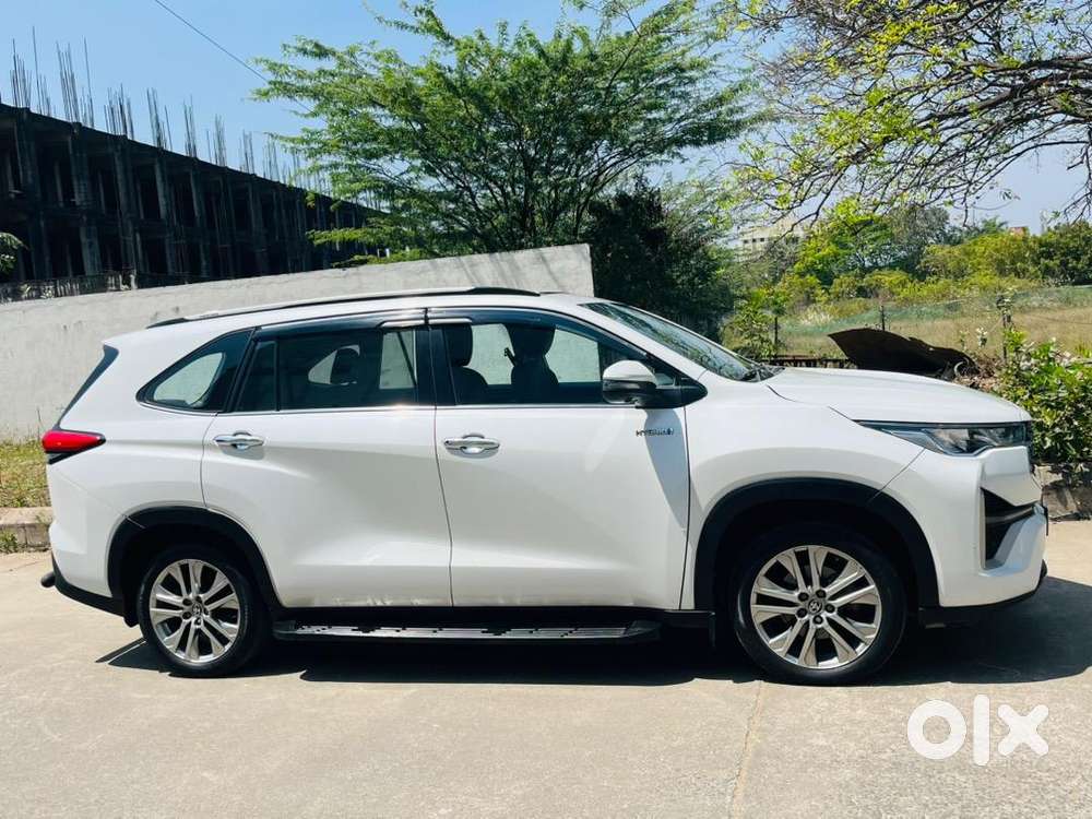 Toyota Innova Hycross Well Maintained