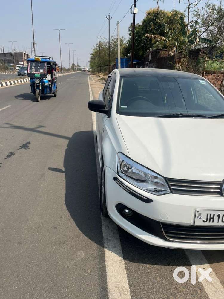 Touchscreen Infotainment System Reverse Parking Camera