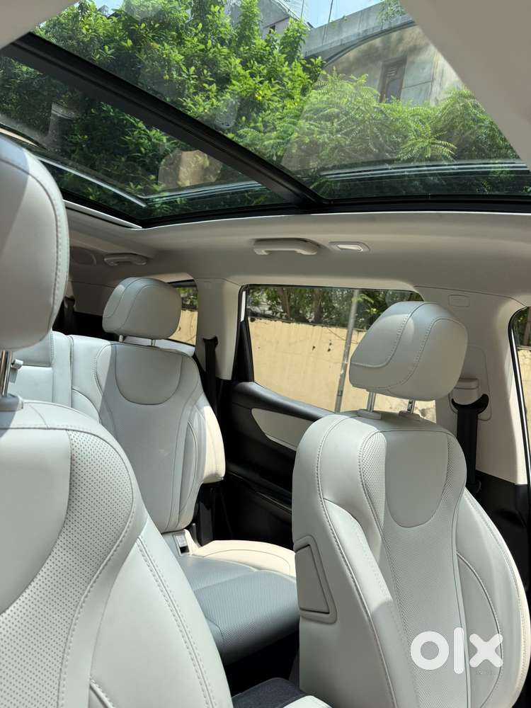 Mahindra Xuv700 2.0 Ax 7 Petrol At Luxury Pack Str, 2025, Petrol