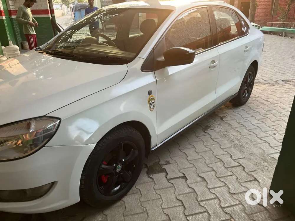 Skoda Rapid Elegance 2012