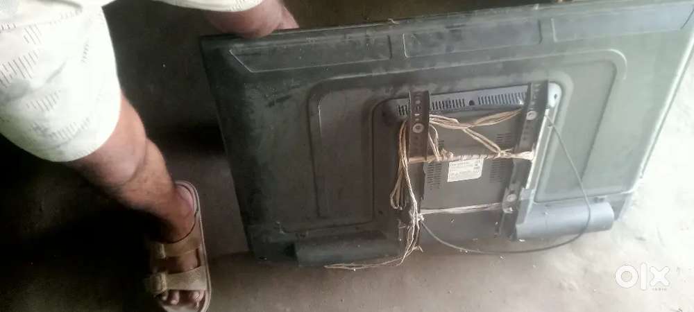 LCD 12 ench ka display , display futa hua h , or sab kuch thik h