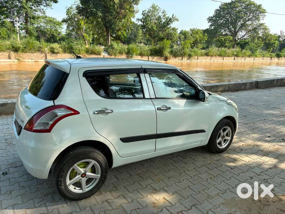 Maruti Suzuki Swift 2012 Petrol