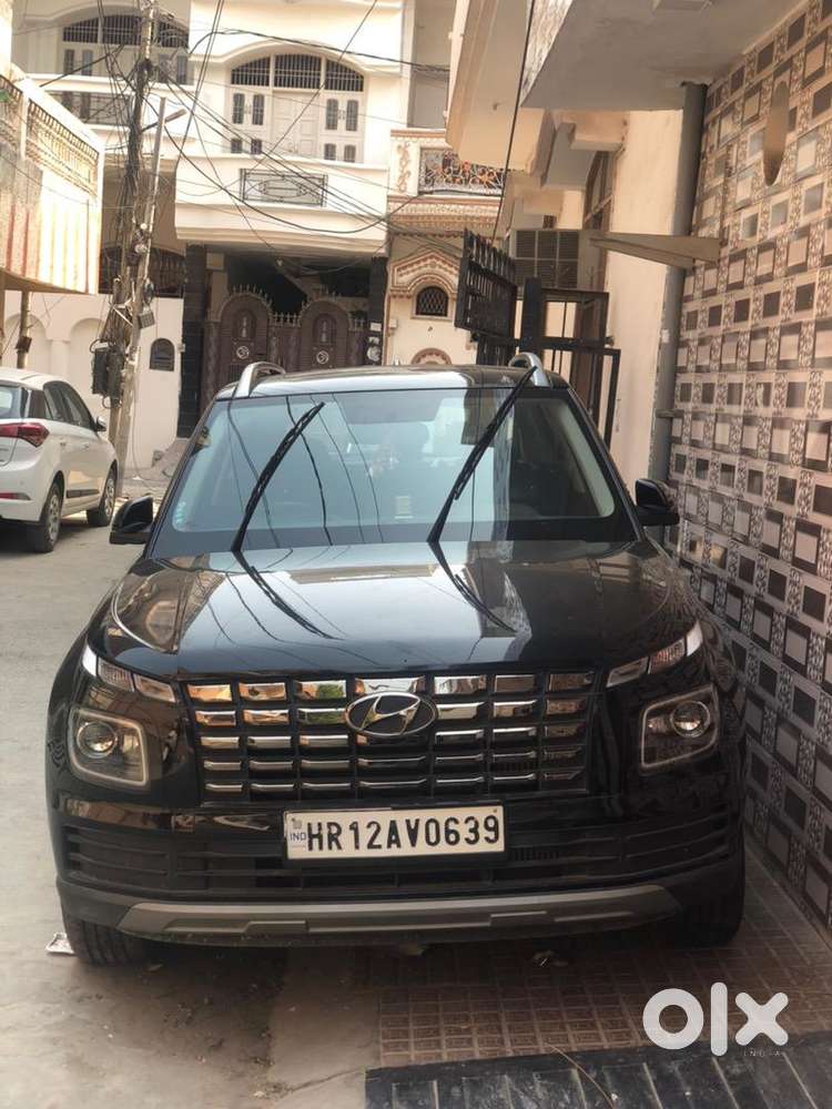 Hyundai Venue 2024 Petrol 9000 Km Driven
