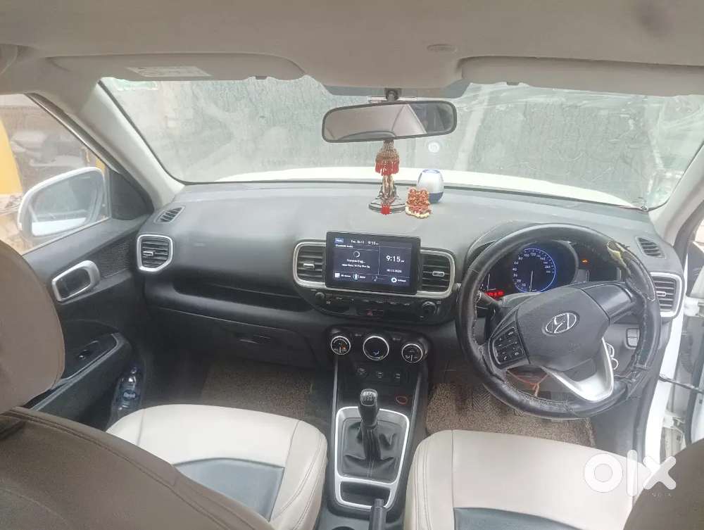 Urgent Sell Hyundai Venue 2021 Petrol 26500 Km Driven