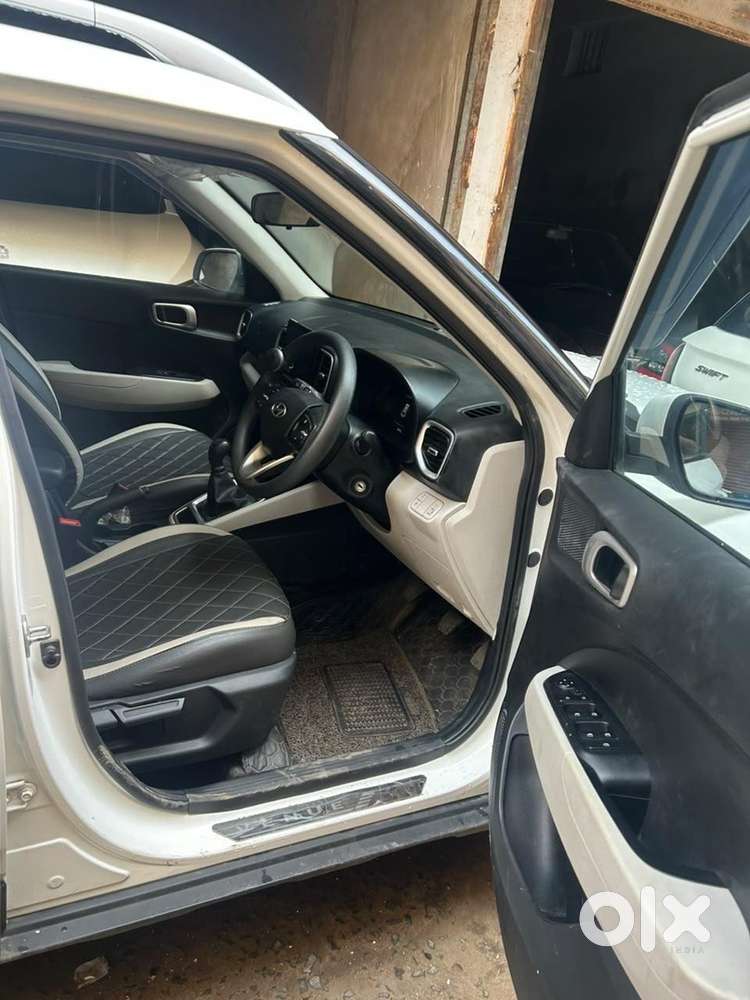 Hyundai Venue Petrol 2023