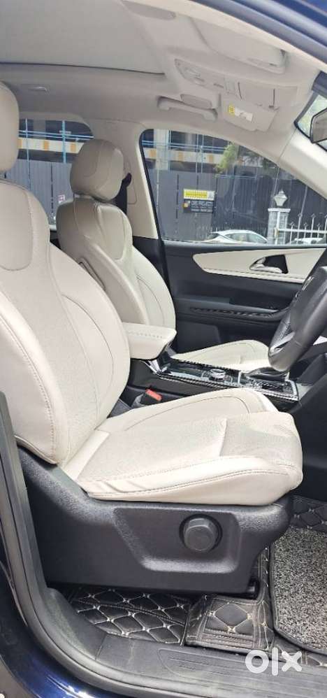 Mahindra Xuv700 2.2 Ax 7 Diesel At Luxury Pack Str Awd, 2023, Diesel