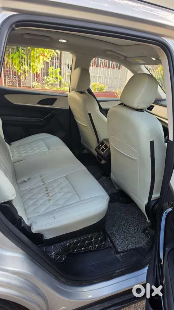 Mahindra Xuv700 2.0 Ax 5 Petrol At Str, 2022, Petrol
