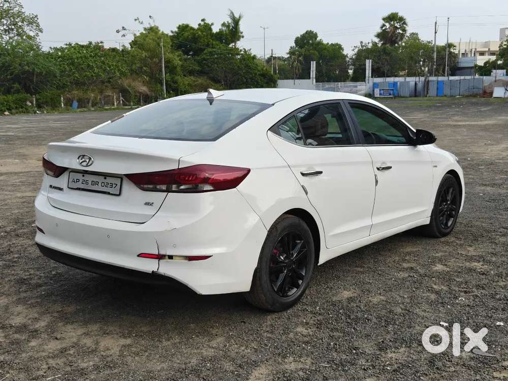 Hyundai New Elantra 2016 Diesel 132000 Km Driven