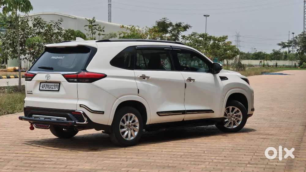 Toyota Innova Hycross 2024