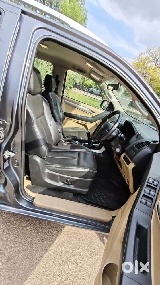 Isuzu V-cross Z 4x4 Mt, 2018, Petrol