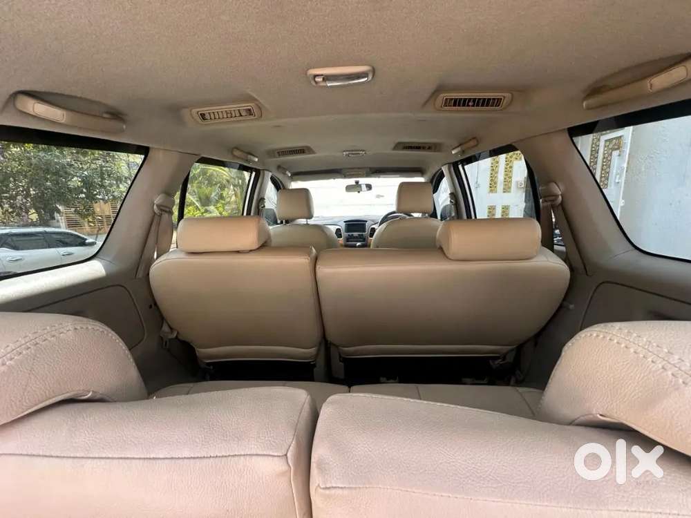 Toyota Innova Diesel 2.5 V 7 Str 2010