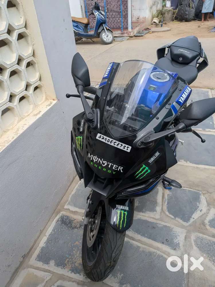 Yamaha R15 V4 Petrol 2025