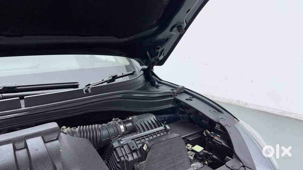 Mahindra Xuv700 2.0 Ax 5 Petrol Mt 7 Str, 2022, Petrol