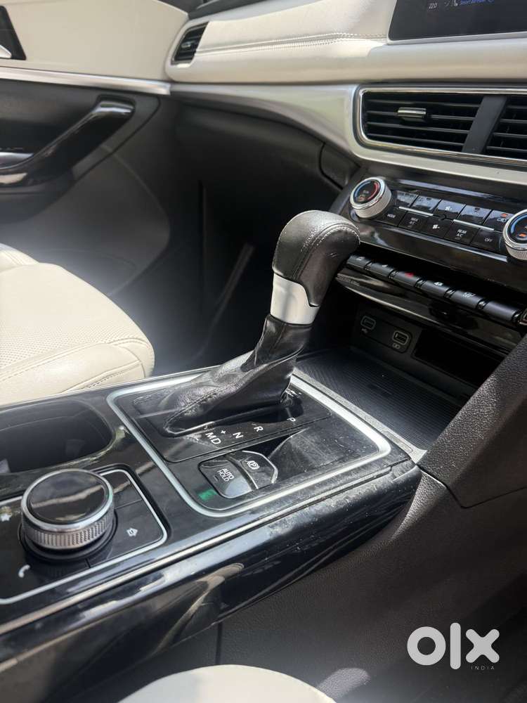 Mahindra Xuv700 2.0 Ax 7 Petrol At Luxury Pack Str, 2024, Petrol