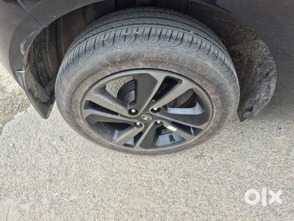 Tata Altroz 1.2 Xza Plus Dark Edition Dct, 2022, Petrol