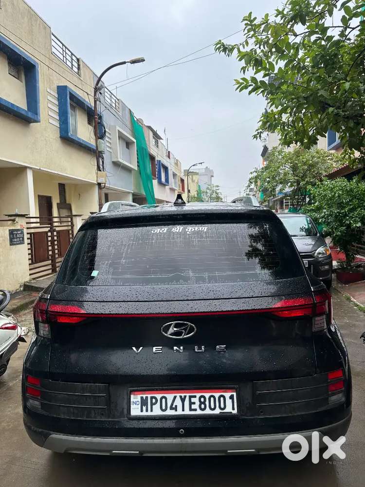 Hyundai Venue 1.2 Plus 2024 Petrol Manual