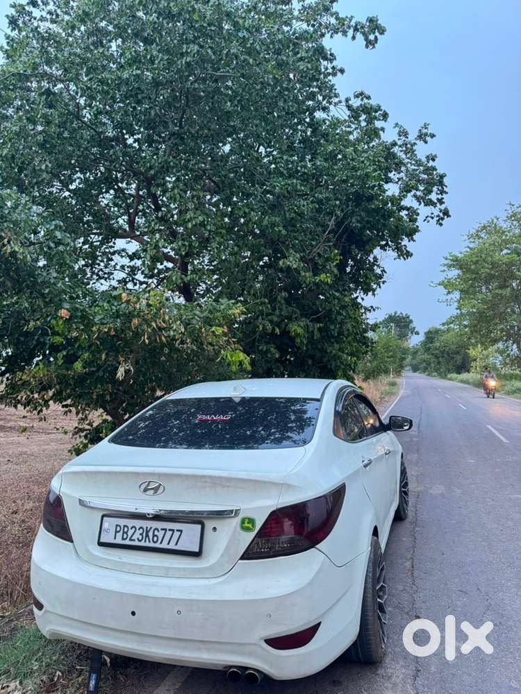 Hyundai Fluidic Verna 2011