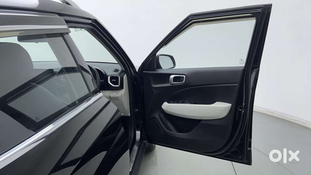 Hyundai Venue 1.2 S (o), 2024, Petrol