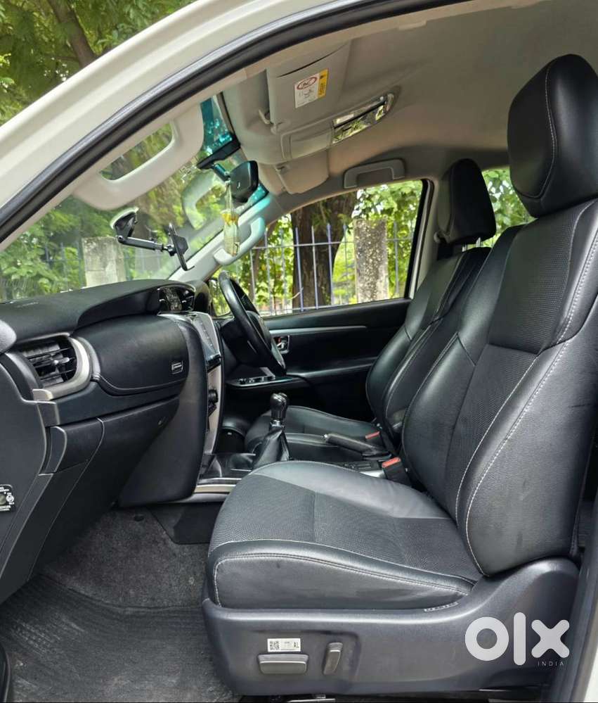 Toyota Fortuner 4x2 Manual   Year :- 2021 Ownership :- 1st Km :- 91000