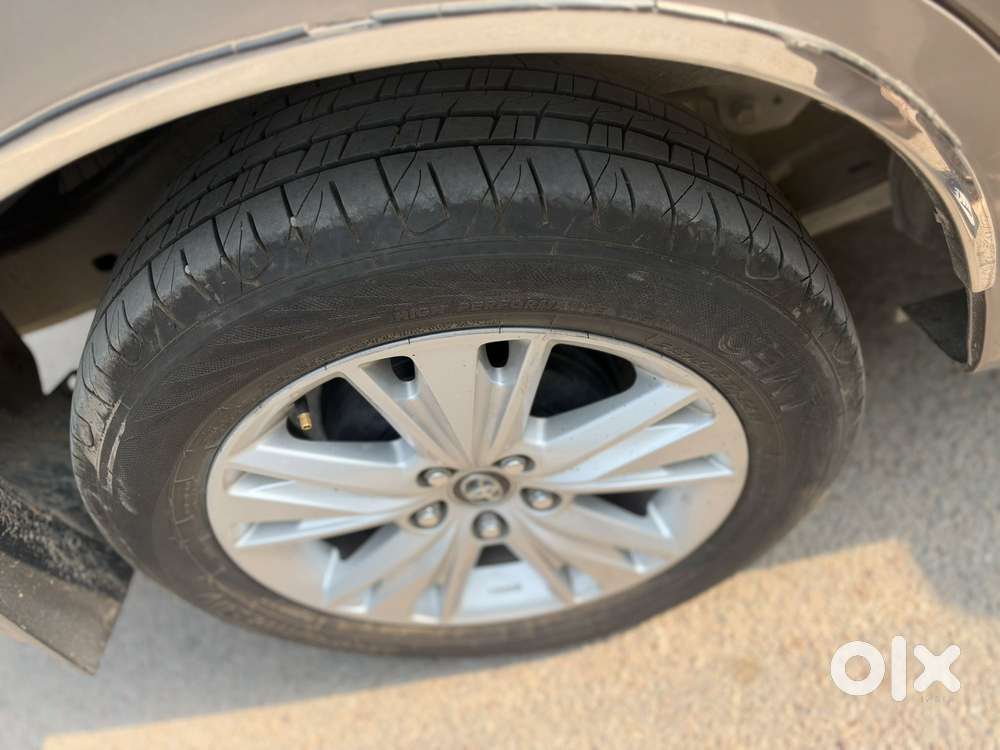Toyota Innova Crysta 2.7 Zx At, 2017, Petrol