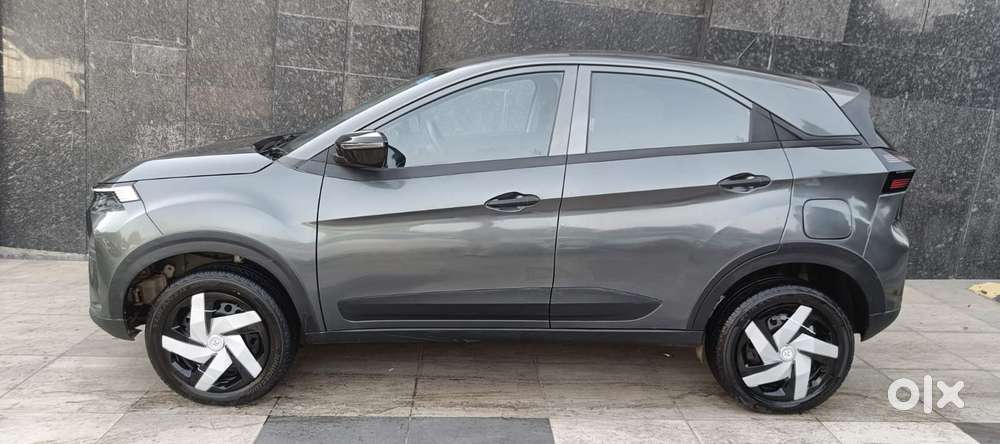 Tata Nexon Smart Plus1.2 Revotron Petrol 5 Mt, 2025, Petrol
