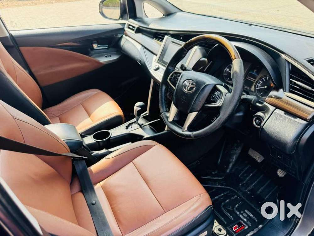 Toyota Innova Crysta 2.8 Zx At 7 Seater, 2016, Diesel