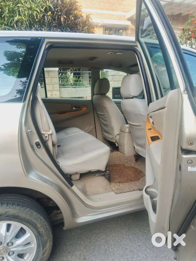 Toyota Innova 2.5 V 8 Str, 2010, Diesel