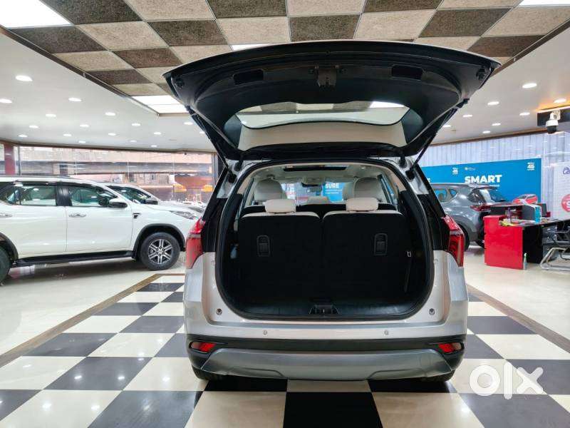 Mahindra Xuv700 2.2 Ax 7 Diesel At Luxury Pack Str Awd, 2022, Diesel