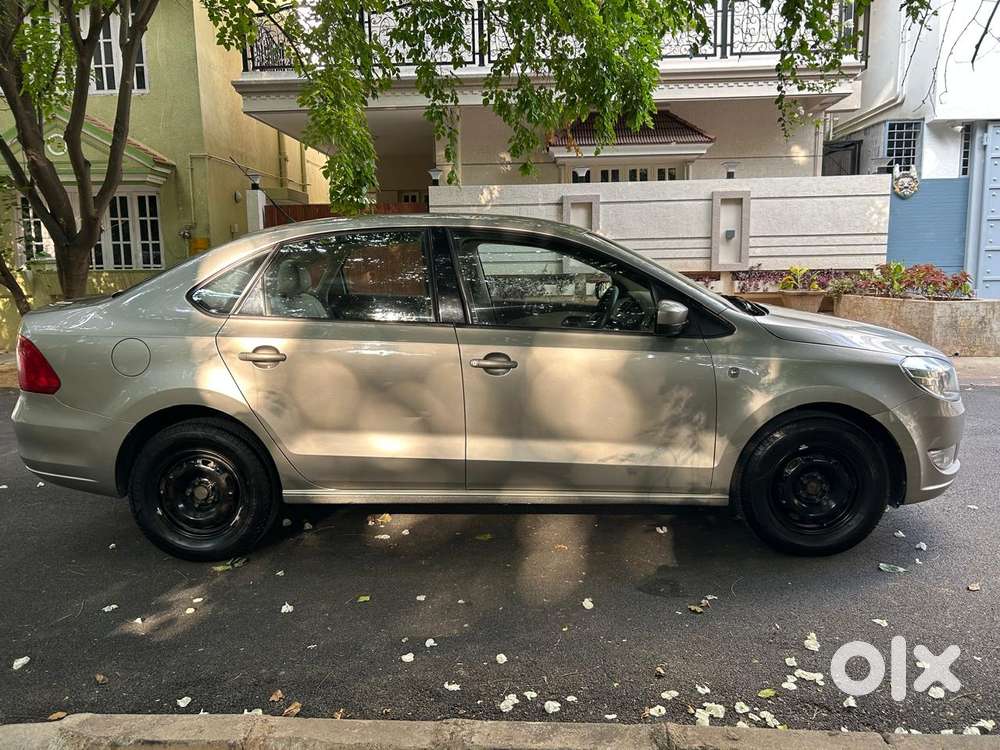 Skoda Rapid 1.6 Mpi Ambition, 2012, Petrol