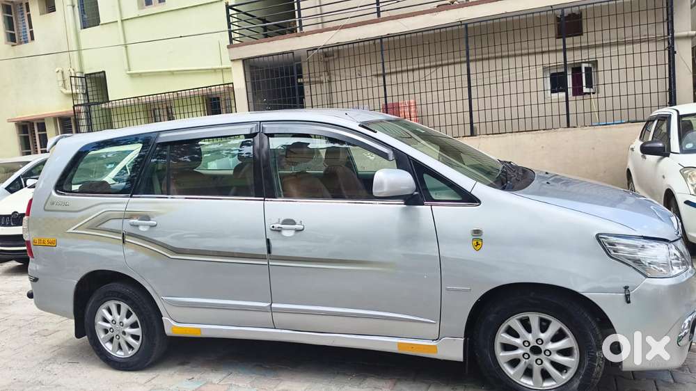Toyota Innova 2.5 G (diesel) 8 Seater Bs Iv, 2014, Diesel