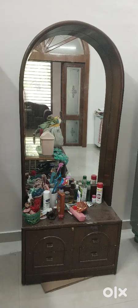 Dressing table