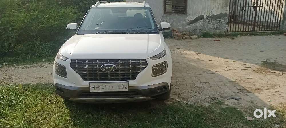 Hyundai Venue 2021 Petrol 76000 Km Driven