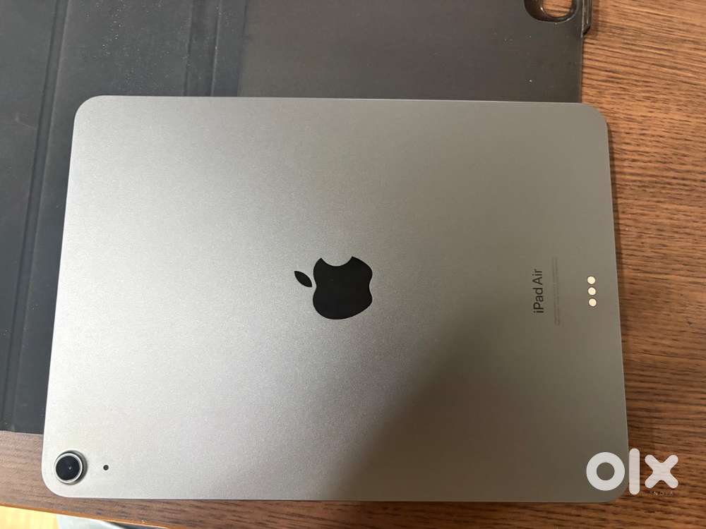 M1 iPad Air 5 (64GB Wi-Fi) + Apple Pencil 2 Bundle, Pristine