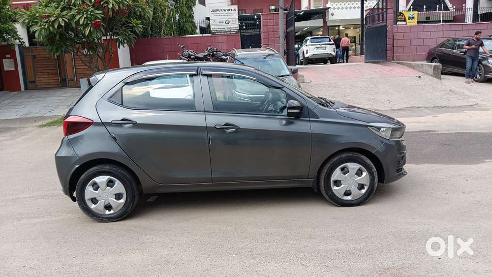 Tata Tiago 1.2 Revotron Xt (o), 2023, Petrol