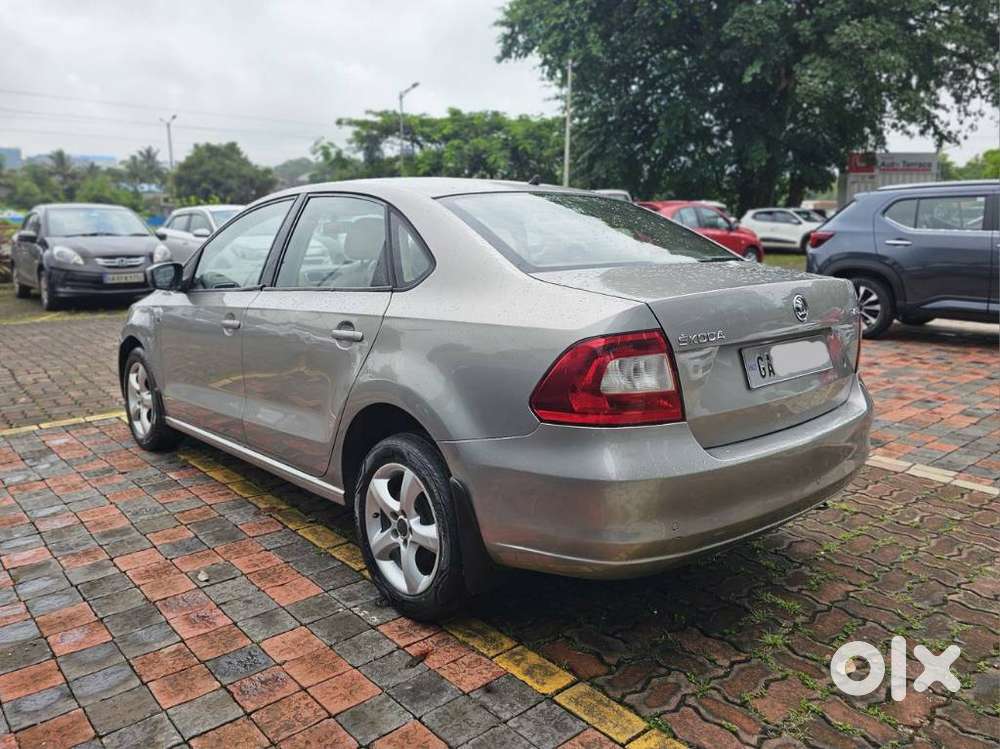 Skoda Rapid 1.6 Mpi At Ambition Plus Alloy, 2015, Petrol
